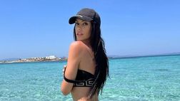 Antonella Fiordelisi incanta Formentera: il lato B è da paura