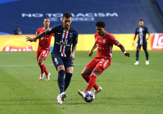 LISBON, PORTUGAL - AUGUST 23: Leandro Paredes of Paris Saint-Germain and Serge Gnabry of FC Bayern Munich battle for the ball during the UEFA Champions League Final match between Paris Saint-Germain and Bayern Munich at Estadio do Sport Lisboa e Benfica on August 23, 2020 in Lisbon, Portugal. (Photo by David Ramos/Getty Images) LISBON, PORTUGAL - AUGUST 23: Leandro Paredes of Paris Saint-Germain and Serge Gnabry of FC Bayern Munich battle for the ball during the UEFA Champions League Final match between Paris Saint-Germain and Bayern Munich at Estadio do Sport Lisboa e Benfica on August 23, 2020 in Lisbon, Portugal. (Photo by David Ramos/Getty Images)