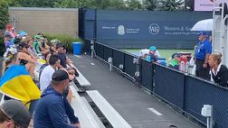 Derby russo di tennis a Cincinnati: espulsa Lola, la tifosa con la bandiera ucraina sulle spalle…