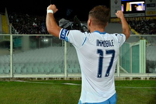 FLORENCE, ITALY - OCTOBER 27: Ciro Immobile of SS Lazio celebrates a second goal during the Serie A match between ACF Fiorentina and SS Lazio at Stadio Artemio Franchi on October 27, 2019 in Florence, Italy. (Photo by Marco Rosi/Getty Images) FLORENCE, ITALY - OCTOBER 27: Ciro Immobile of SS Lazio celebrates a second goal during the Serie A match between ACF Fiorentina and SS Lazio at Stadio Artemio Franchi on October 27, 2019 in Florence, Italy. (Photo by Marco Rosi/Getty Images)
