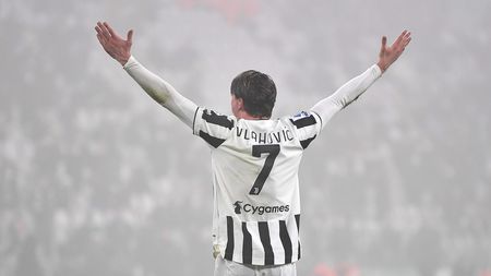 TURIN, ITALY - FEBRUARY 06: Dusan Vlahovic of Juventus reacts during the Serie A match between Juventus and Hellas Verona FC at Allianz Stadium on February 6, 2022 in Turin, Italy. (Photo by Valerio Pennicino/Getty Images)