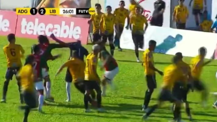 Costa Rica, mega rissa nel derby: volano calci e pugni, amichevole sospesa - immagine 1