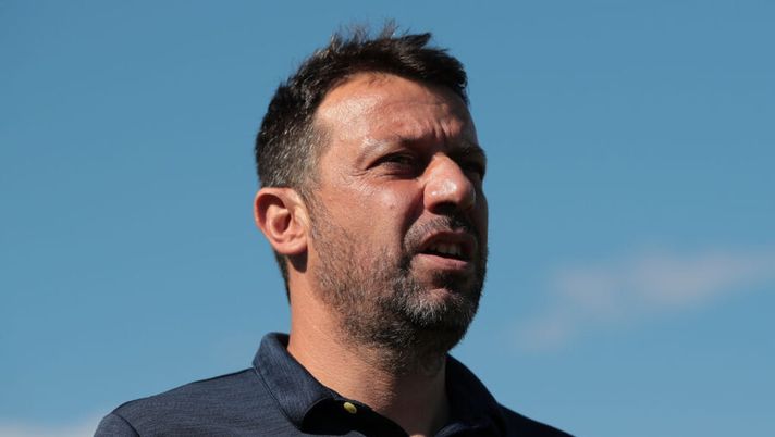 BRESCIA, ITALY - JULY 25: Parma Calcio coach Roberto D'Aversa looks on during the Serie A match between Brescia Calcio and Parma Calcio at Stadio Mario Rigamonti on July 25, 2020 in Brescia, Italy. (Photo by Emilio Andreoli/Getty Images) Parma, novità per Osorio e Gervinho: le prove di formazione di D’Aversa - immagine 1