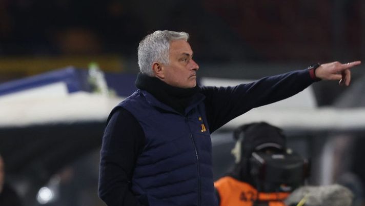Mourinho, panchina sparita: riduce sempre di più il minutaggio dei non titolari - immagine 1