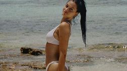 Oriana Sabatini incanta in bikini: lato B da urlo per lady Dybala