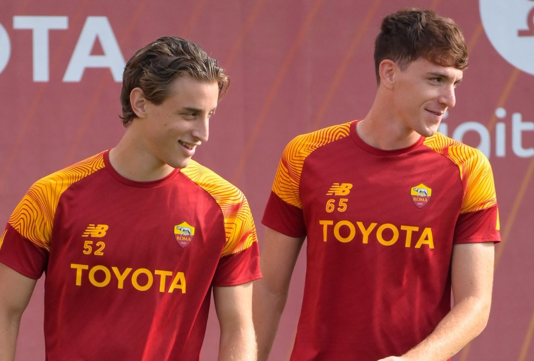 Roma in campo per preparare la sfida con il Napoli: c’è Kumbulla – FOTO GALLERY - immagine 11
