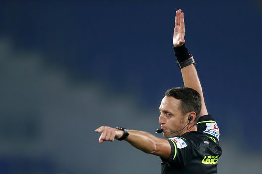 ROME, ITALY - DECEMBER 17: Referee Rosario Abisso gives instructions during the Serie A match between AS Roma and Torino FC at Stadio Olimpico on December 17, 2020 in Rome, Italy. The match will be played without fans, behind closed doors as a Covid-19 precaution. (Photo by Paolo Bruno/Getty Images) ROME, ITALY - DECEMBER 17: Referee Rosario Abisso gives instructions during the Serie A match between AS Roma and Torino FC at Stadio Olimpico on December 17, 2020 in Rome, Italy. The match will be played without fans, behind closed doors as a Covid-19 precaution. (Photo by Paolo Bruno/Getty Images)