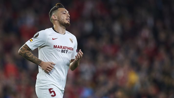 SEVILLE, SPAIN - FEBRUARY 27: Lucas Ocampos of Sevilla FC looks on during the UEFA Europa League round of 32 second leg match between Sevilla FC and CFR Cluj at Estadio Ramon Sanchez Pizjuan on February 27, 2020 in Seville, Spain. (Photo by Fran Santiago/Getty Images) 