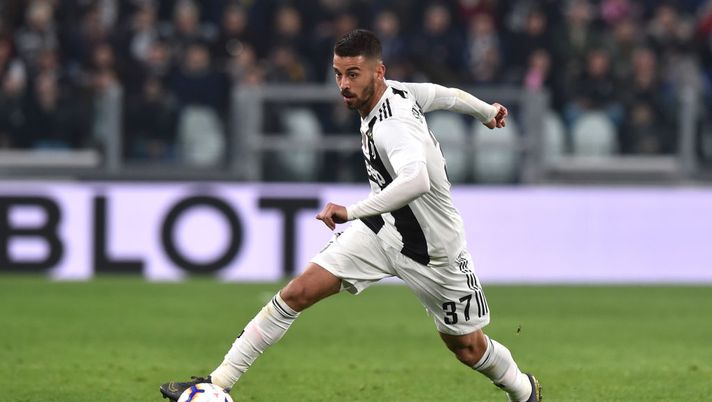 TURIN, ITALY - MARCH 08: Leonardo Spinazzola of Juventus in action during the Serie A match between Juventus and Udinese at Allianz Stadium on March 08, 2019 in Turin, Italy. (Photo by Tullio M. Puglia/Getty Images)  TURIN, ITALY - MARCH 08: Leonardo Spinazzola of Juventus in action during the Serie A match between Juventus and Udinese at Allianz Stadium on March 08, 2019 in Turin, Italy. (Photo by Tullio M. Puglia/Getty Images)