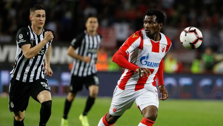 BELGRADE, SERBIA - APRIL 25: El Fardou Ben Nabouhane (R) of Crvena Zvezda in action against Danilo Pantic (L) of Partizan during the Super League match between FK Crvena Zvezda and FK Partizan at stadium Rajko Mitic on April 25, 2019 in Belgrade, Serbia. (Photo by Srdjan Stevanovic/Getty Images) 