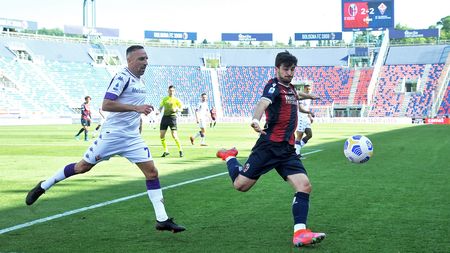 BOLOGNA, ITALY - MAY 02: Riccardo Orsolini of Bologna FC in action during the Serie A match between Bologna FC and ACF Fiorentina at Stadio Renato Dall'Ara on May 02, 2021 in Bologna, Italy. Sporting stadiums around Italy remain under strict restrictions due to the Coronavirus Pandemic as Government social distancing laws prohibit fans inside venues resulting in games being played behind closed doors. (Photo by Mario Carlini / Iguana Press/Getty Images) BOLOGNA, ITALY - MAY 02: Riccardo Orsolini of Bologna FC in action during the Serie A match between Bologna FC and ACF Fiorentina at Stadio Renato Dall'Ara on May 02, 2021 in Bologna, Italy. Sporting stadiums around Italy remain under strict restrictions due to the Coronavirus Pandemic as Government social distancing laws prohibit fans inside venues resulting in games being played behind closed doors. (Photo by Mario Carlini / Iguana Press/Getty Images)