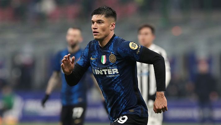 MILAN, ITALY - JANUARY 12: Joaquín Correa of FC Internazionale in action during the italian SuperCup match between FC Internazionale and Juventus at Stadio Giuseppe Meazza on January 12, 2022 in Milan, Italy. (Photo by Emilio Andreoli - Inter/Inter via Getty Images) Tatuaggi, il Tucu Correa ripassi il greco: tra “gratis” e “libero” c’è differenza… - immagine 1