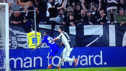 Piccinini: “Rugani da rosso ma con Douglas Costa Juve sempre uno in più”. Il web esplode