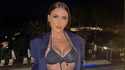Marialuisa Jacobelli, trasparenze e forme mozzafiato in bikini: web in tilt