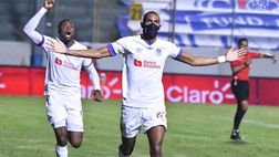 Honduras, il primo rigore decisivo per il derby e per il titolo segnato con la mascherina