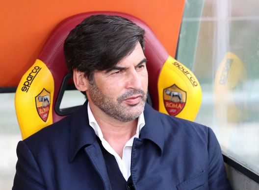 ROME, ITALY - APRIL 22: Paulo Fonseca, Head Coach of A.S Roma looks on ahead of the Serie A match between AS Roma and Atalanta BC at Stadio Olimpico on April 22, 2021 in Rome, Italy. Sporting stadiums around Italy remain under strict restrictions due to the Coronavirus Pandemic as Government social distancing laws prohibit fans inside venues resulting in games being played behind closed doors. (Photo by Paolo Bruno/Getty Images) ROME, ITALY - APRIL 22: Paulo Fonseca, Head Coach of A.S Roma looks on ahead of the Serie A match between AS Roma and Atalanta BC at Stadio Olimpico on April 22, 2021 in Rome, Italy. Sporting stadiums around Italy remain under strict restrictions due to the Coronavirus Pandemic as Government social distancing laws prohibit fans inside venues resulting in games being played behind closed doors. (Photo by Paolo Bruno/Getty Images)