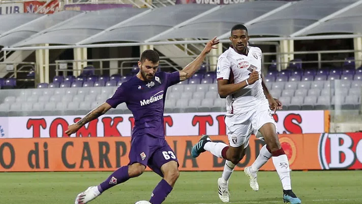 FLORENCE, ITALY - JULY 19: Patrick Cutrone of ACF Fiorentina scores a goal during the Serie A match between ACF Fiorentina and  Torino FC at Stadio Artemio Franchi on July 19, 2020 in Florence, Italy.  (Photo by Gabriele Maltinti/Getty Images)