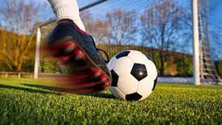 Non più eccezioni ma regole definitive: 5 sostituzioni e 15 giocatori in panchina IFAB NUOVE REGOLE