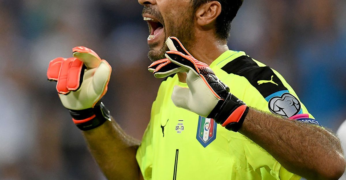 Per France Football Non è Buffon Il Migliore Portiere Della Storia