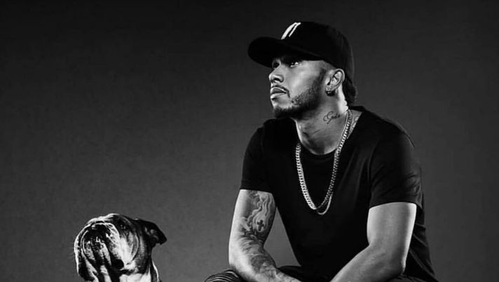 Il bulldog di Lewis Hamilton è una star: “Sembra ridicolo ma guadagna…” 