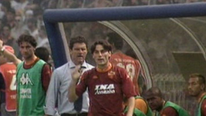 Stagione 2000-01 Montella risponde a Capello prima dell'ingresso in campo a sette minuti dal termine Stagione 2000-01 Montella risponde a Capello prima dell'ingresso in campo a sette minuti dal termine