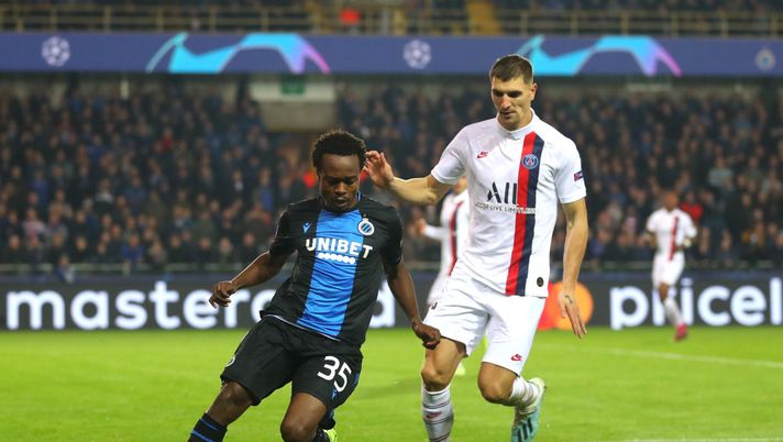 BRUGGE, BELGIUM - OCTOBER 22: Percy Tau of Club Brugge is challenged by Thomas Meunier of Paris Saint-Germain during the UEFA Champions League group A match between Club Brugge KV and Paris Saint-Germain at Jan Breydel Stadium on October 22, 2019 in Brugge, Belgium. (Photo by Catherine Ivill/Getty Images) 