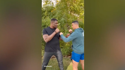 VIDEO / Cristiano Ronaldo sfida Ngannou: finisce così…