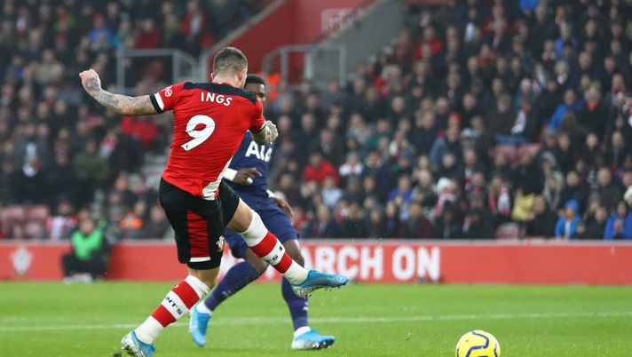 SOUTHAMPTON, ENGLAND - JANUARY 01: Danny Ings of Southampton scores his team's first goal during the Premier League match between Southampton FC and Tottenham Hotspur at St Mary's Stadium on January 01, 2020 in Southampton, United Kingdom. (Photo by Michael Steele/Getty Images) SOUTHAMPTON, ENGLAND - JANUARY 01: Danny Ings of Southampton scores his team's first goal during the Premier League match between Southampton FC and Tottenham Hotspur at St Mary's Stadium on January 01, 2020 in Southampton, United Kingdom. (Photo by Michael Steele/Getty Images)