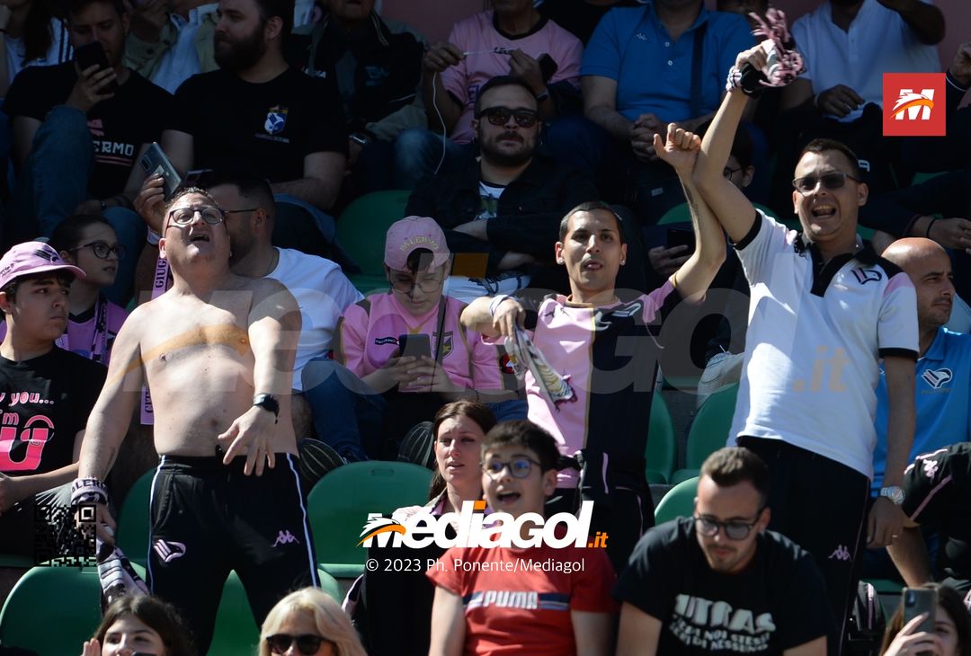 FOTOTIFO Palermo-Spal 2-1, gli scatti ai tifosi al “Renzo Barbera” (GALLERY) - immagine 16