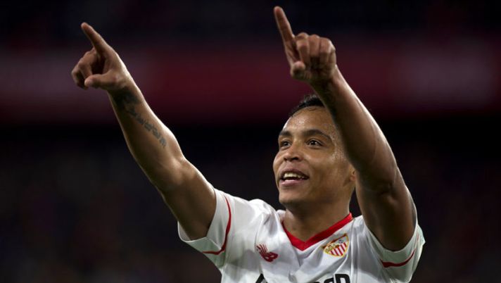 Sevilla's Colombian forward Luis Muriel celebrates a goal during the Spanish league football match between Sevilla FC and Getafe CF at the Ramon Sanchez Pizjuan stadium in Sevilla on January 28, 2018. / AFP PHOTO / JORGE GUERRERO (Photo credit should read JORGE GUERRERO/AFP/Getty Images) Muriel è arrivato a Bergamo: ha già fatto le visite mediche, ora la firma - immagine 1