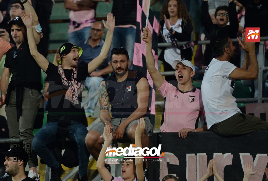 Fototifo, i tifosi allo stadio per Palermo-Virtus Entella 2-2 (gallery) - immagine 149