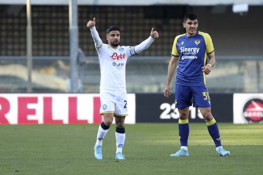 VERONA, ITALY - MARCH 13: Lorenzo Insigne of SSC Napoli gestures during the Serie A match between Hellas Verona FC and SSC Napoli at Stadio Marcantonio Bentegodi on March 13, 2022 in Verona, Italy. (Photo by Giuseppe Cottini/Getty Images) Infortuni, il non rinnovo ed il Toronto: non è stata la miglior stagione di Insigne- immagine 2