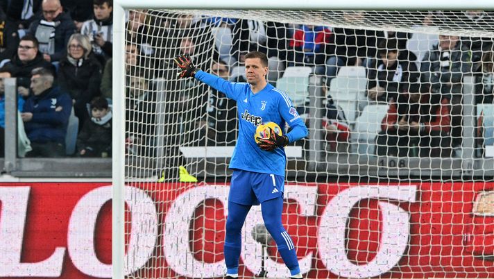 TURIN, ITALY - MARCH 10: Juventus goalkeeper Wojciech Szczesny gives instructions during the Serie A TIM match between Juventus and Atalanta BC - Serie A TIM at Allianz Stadium on March 10, 2024 in Turin, Italy. (Photo by Chris Ricco - Juventus FC/Juventus FC via Getty Images) IPSE DIXIT – Szczęsny: “Troppi gol subiti, basta!”, D’Aversa: “Ecco cosa serve per vincere”- immagine 2