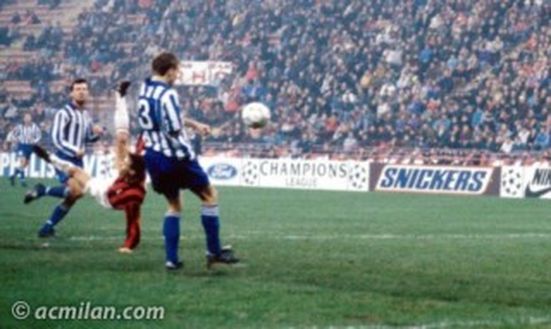 Van Basten contro il Goteborg - fonte: acmilan.com Van Basten contro il Goteborg - fonte: acmilan.com