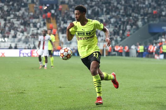 ISTANBUL, TURKEY - SEPTEMBER 15: Jude Bellingham of Borussia Dortmund controls the ball during the UEFA Champions League group C match between Besiktas and Borussia Dortmund at Vodafone Park on September 15, 2021 in Istanbul, Turkey. (Photo by Alex Grimm/Getty Images) ISTANBUL, TURKEY - SEPTEMBER 15: Jude Bellingham of Borussia Dortmund controls the ball during the UEFA Champions League group C match between Besiktas and Borussia Dortmund at Vodafone Park on September 15, 2021 in Istanbul, Turkey. (Photo by Alex Grimm/Getty Images)