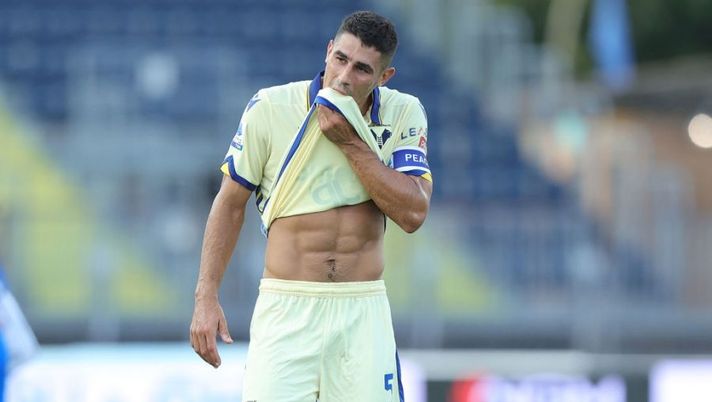 EMPOLI, ITALY - AUGUST 31: Davide Faraoni of Hellas Verona reacts during the Serie A match between Empoli FC and Hellas Verona at Stadio Carlo Castellani on August 31, 2022 in Empoli, Italy. (Photo by Gabriele Maltinti/Getty Images) FLASH – Cioffi: “Faraoni è out, quando torna! Problemi per Ilic, su Tameze e Verdi…” - immagine 1