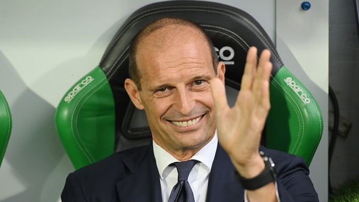 REGGIO NELL'EMILIA, ITALY - SEPTEMBER 23: Massimiliano Allegri, Head Coach of Juventus smiles prior to the Serie A TIM match between US Sassuolo and Juventus at Mapei Stadium - Citta' del Tricolore on September 23, 2023 in Reggio nell'Emilia, Italy. (Photo by Alessandro Sabattini/Getty Images) Allegri: “Szczesny con il Lecce, ho già deciso! I nostri errori, Chiesa, Gatti e Vlahovic si innervosisce” - immagine 1