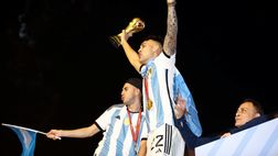 VIDEO SKY / L’arrivo dell’Argentina in patria, Messi e compagni con la coppa