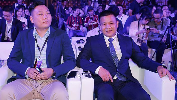 Han Li e Yonghong Li in Cina (credits: acmilan.com) Han Li Yonghong Li Milan Cina cinesi