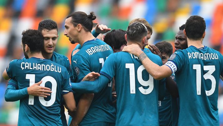 Zlatan Ibrahimovic (attaccante AC Milan) esulta con i rossoneri per il gol decisivo in Udinese-Milan 1-2 (Serie A 2020-2021) | AC Milan News (Getty Images)