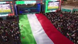 Italia-Inghilterra: inno e coreografia in Piazza del Popolo | VIDEO