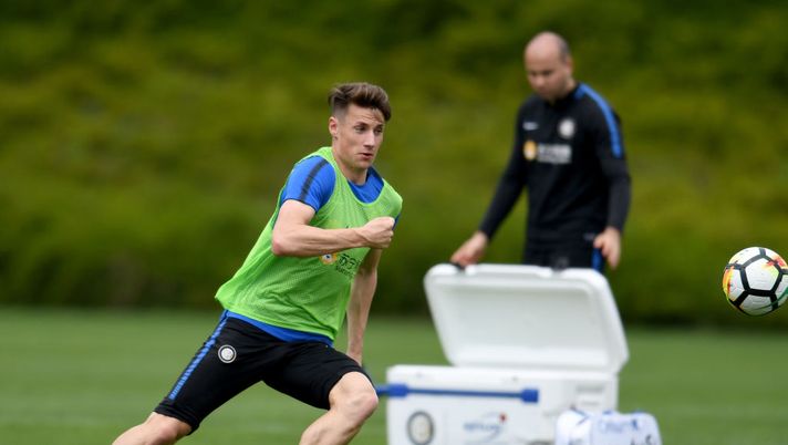 COMO, ITALY - MAY 17: Andrea Pinamonti of FC Internazionale in action during the FC Internazionale training session at the club's training ground Suning Training Center in memory of Angelo Moratti at Appiano Gentile on May 17, 2018 in Como, Italy. (Photo by Claudio Villa - Inter/Inter via Getty Images) Mercato – Pinamonti conteso tra Monza e Fiorentina - immagine 1