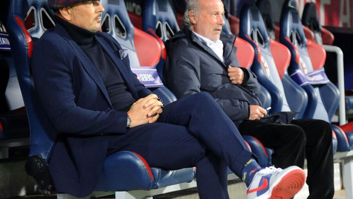 BOLOGNA, ITALY - NOVEMBER 08: Sinisa Mihajlovic head coach of Bologna FC ( L ) Walter Sabatini Sporting Director of Bologna FC look on prior the beginning of the Serie A match between Bologna FC and SSC Napoli at Stadio Renato Dall'Ara on November 08, 2020 in Bologna, Italy. (Photo by Mario Carlini / Iguana Press/Getty Images) Sabatini: “Nel Bologna c’è la sorpresa del calcio europeo: carriera sfavillante come Bruno Fernandes” - immagine 1