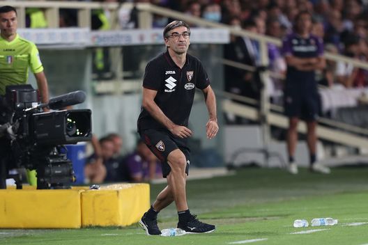 FLORENCE, ITALY - AUGUST 28: Vincenzo Italiano manager of ACF Fiorentina looks on during the Serie A match between ACF Fiorentina and Torino FC at Stadio Artemio Franchi on August 28, 2021 in Florence, .  (Photo by Gabriele Maltinti/Getty Images) 