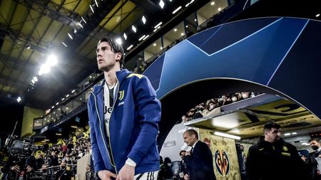 VILLARREAL, SPAIN - FEBRUARY 22: Dusan Vlahovic of Juventus entrance before the UEFA Champions League Round Of Sixteen Leg One match between Villarreal CF and Juventus at Estadio de la Ceramica on February 22, 2022 in Villarreal, Spain. (Photo by Daniele Badolato - Juventus FC/Juventus FC via Getty Images) VILLARREAL, SPAIN - FEBRUARY 22: Dusan Vlahovic of Juventus entrance before the UEFA Champions League Round Of Sixteen Leg One match between Villarreal CF and Juventus at Estadio de la Ceramica on February 22, 2022 in Villarreal, Spain. (Photo by Daniele Badolato - Juventus FC/Juventus FC via Getty Images)