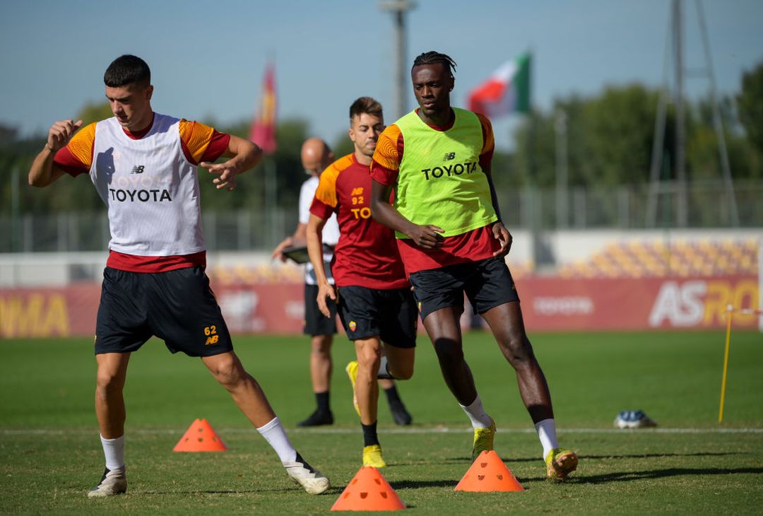 Mattinata di lavoro per la Roma in vista del Betis – FOTO GALLERY - immagine 11