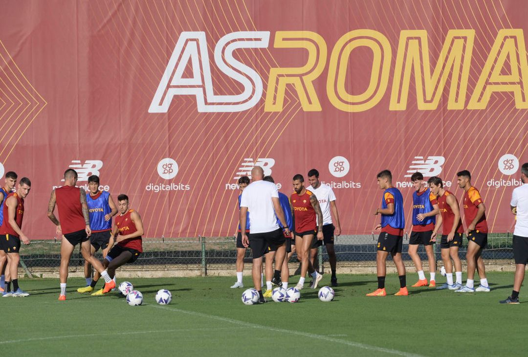 Roma, rifinitura prima del Monza: Belotti c’è. Squadra in ritiro – FOTO GALLERY - immagine 10