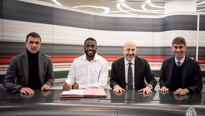 Fikayo Tomori a Casa Milan (acmilan.com)
