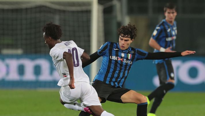 BERGAMO, ITALY - OCTOBER 28:  Jacopo Da Riva of Atalanta BC competes for the ball with Christian Koffi of ACF Fiorentina during the Primavera TIM Supercup match between Atalanta BC U19 and ACF Fiorentina U19 at Gewiss Stadium on October 28, 2019 in Bergamo, Italy.  (Photo by Emilio Andreoli/Getty Images for Lega Serie A) 