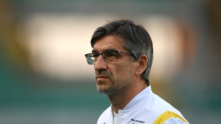VERONA, ITALY - APRIL 20: Ivan Juric, Head Coach of Hellas Verona F.C. looks on prior to the Serie A match between Hellas Verona FC and ACF Fiorentina at Stadio Marcantonio Bentegodi on April 20, 2021 in Verona, Italy. Sporting stadiums around Italy remain under strict restrictions due to the Coronavirus Pandemic as Government social distancing laws prohibit fans inside venues resulting in games being played behind closed doors. (Photo by Alessandro Sabattini/Getty Images) VERONA, ITALY - APRIL 20: Ivan Juric, Head Coach of Hellas Verona F.C. looks on prior to the Serie A match between Hellas Verona FC and ACF Fiorentina at Stadio Marcantonio Bentegodi on April 20, 2021 in Verona, Italy. Sporting stadiums around Italy remain under strict restrictions due to the Coronavirus Pandemic as Government social distancing laws prohibit fans inside venues resulting in games being played behind closed doors. (Photo by Alessandro Sabattini/Getty Images)